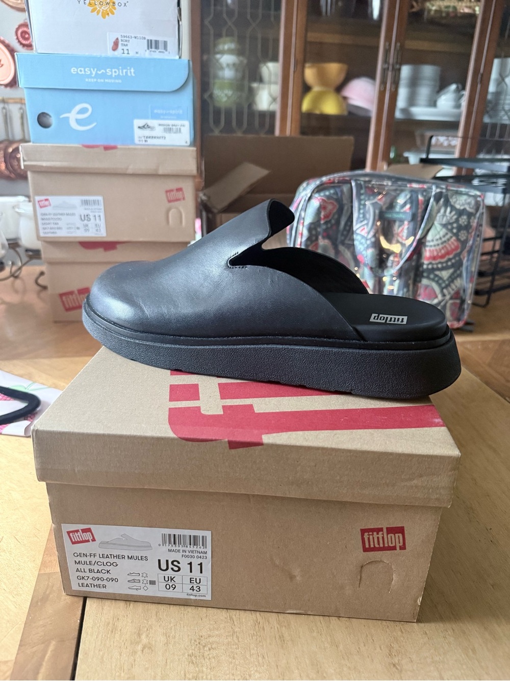 FitFlop women’s All-Black Leather Slide Mule
